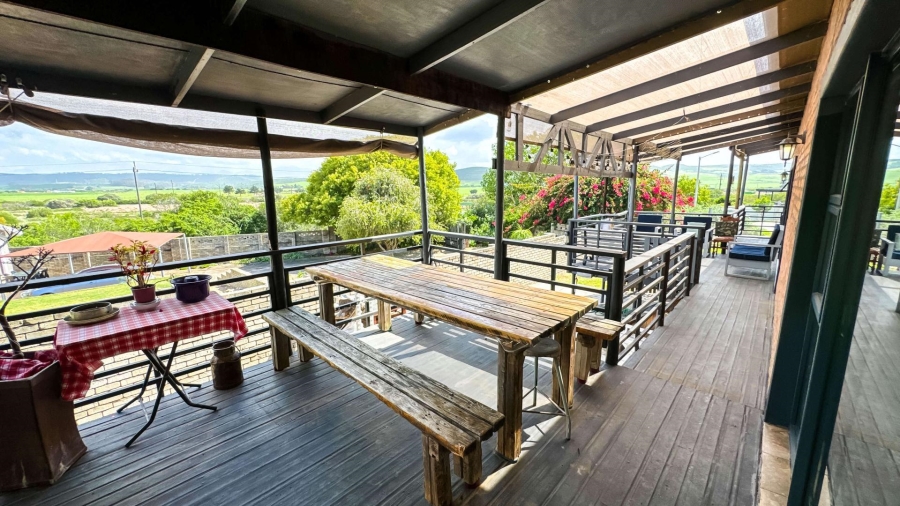 4 Bedroom Property for Sale in Fraaiuitsig Western Cape